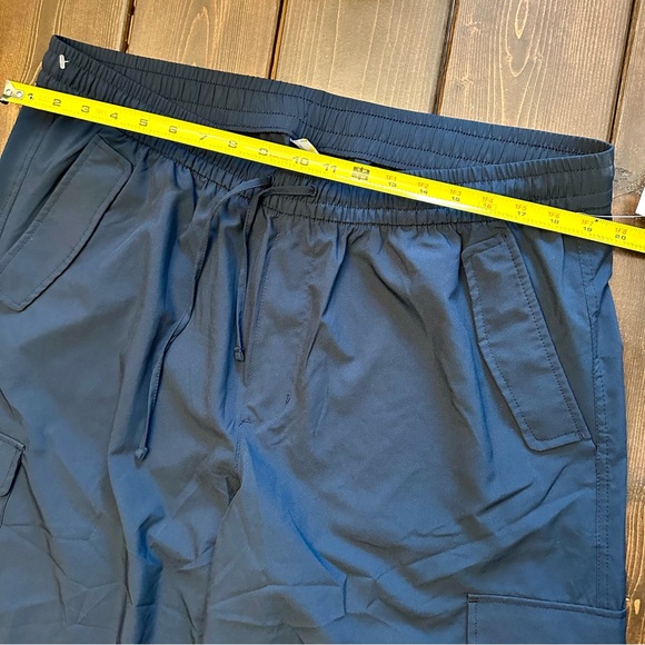 Men’s Old Navy Stretchtech Quick Dry Workout Cargo Pants Size XL NWT NEW Navy - Picture 5 of 9